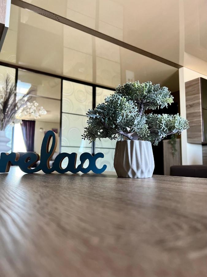 Relax. Просторі Та Затишні Апартаменти Τερνόπιλ Εξωτερικό φωτογραφία